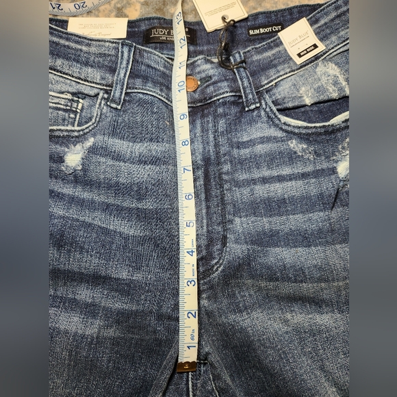 NWT Judy Blue Midrise Distressed Jeans - Picture 6 of 10